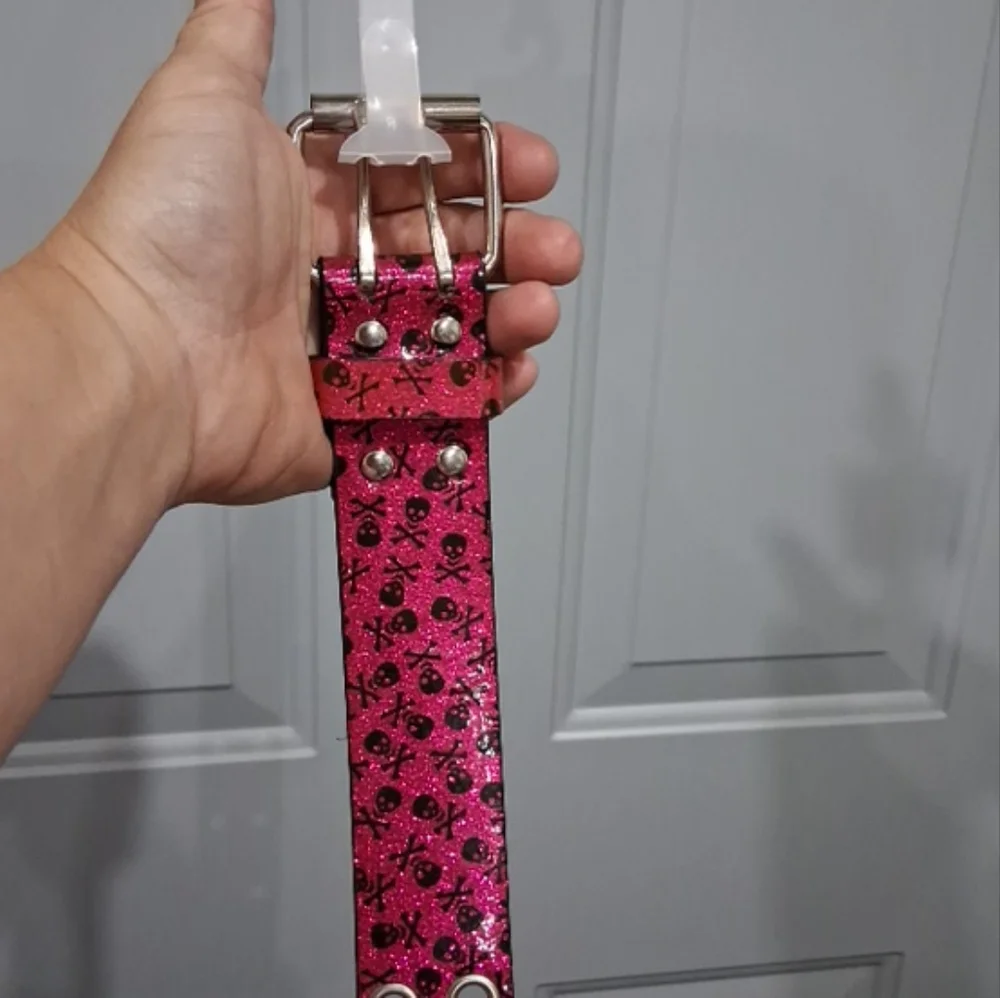 Stylish Pink Belt with Silver Accents (XL Ladies)